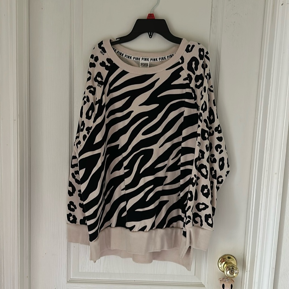 Large sweatshirt. Animal print Victoria’s Secret